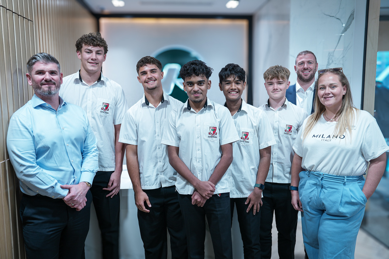 Hoxton Wealth partners with Squirrel Education for student training day ...